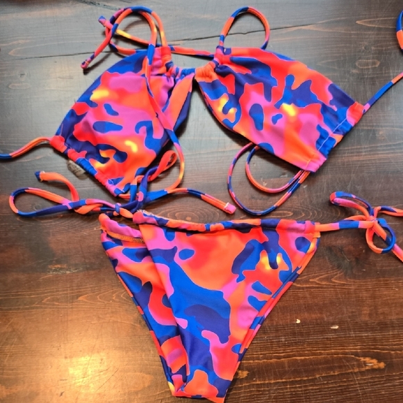SHEIN Vibrant Camouflage Bikini - Picture 1 of 3